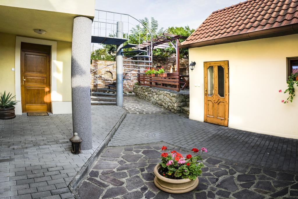 Penzion Moravský sommeliér Valtice Exteriér fotografie